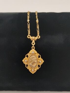 1928 Victorian Revival Cameo Style Gold Tone Necklace 16"